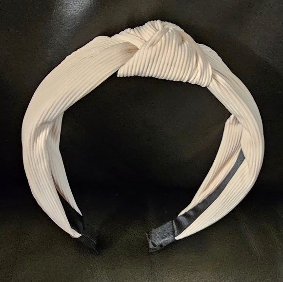 Set Of Three Knotted Headband  Cream, Tan, and Tan & White Floral NWOT - Picture 9 of 11